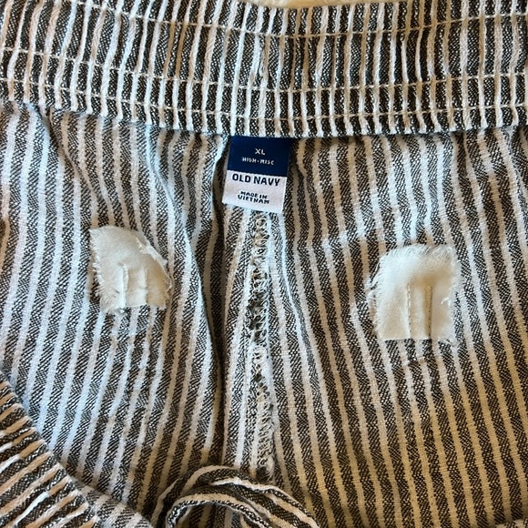 Old Navy XL High-Rise Striped Shorts - Picture 6 of 9